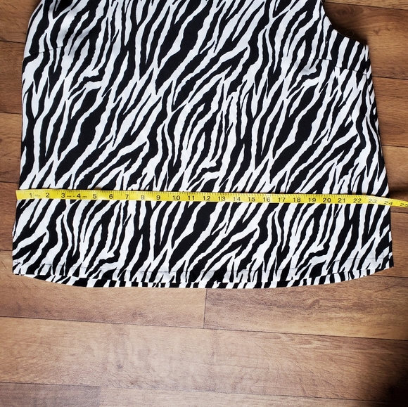 She's Line New York Black & White Zebra Print Tank Top Size 16 - Picture 4 of 5